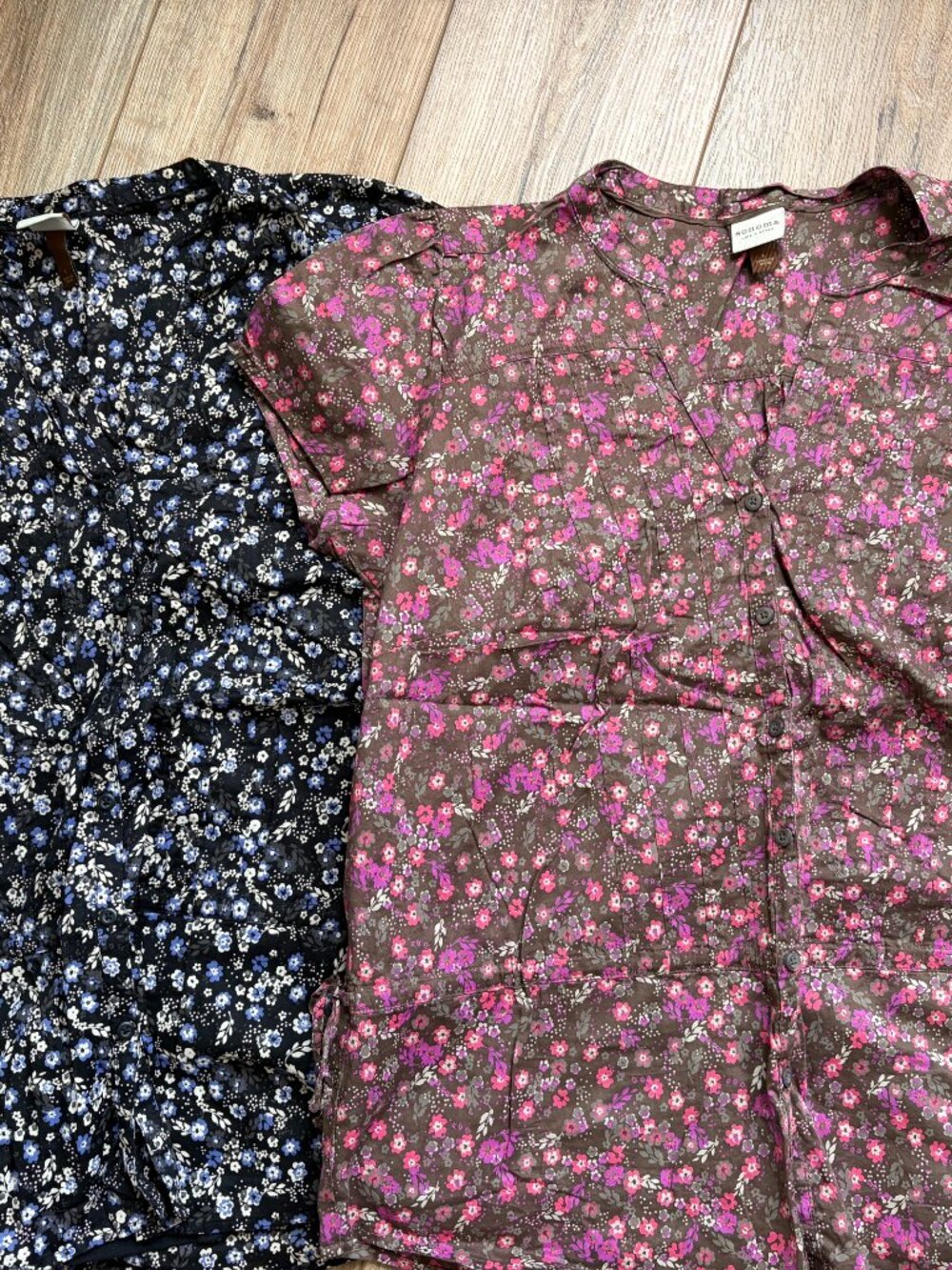Ladies Bundle of 2 short sleeve shirts with matching cami Sonoma size large